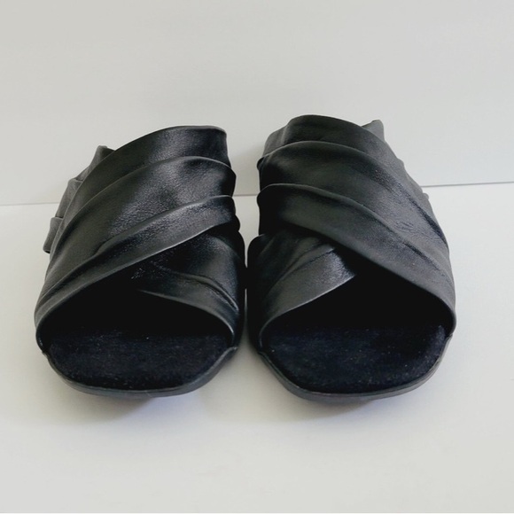 Munro Lee Slide Sandal Black Lamb Leather Size 7 - Picture 3 of 5